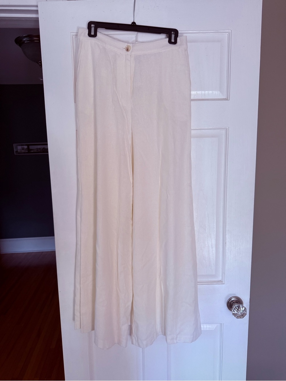 Dress Forum High-Rise Wide Leg Pants in Cream